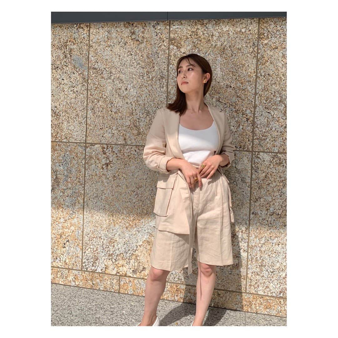 ETRÉ TOKYO ストアさんのインスタグラム写真 - (ETRÉ TOKYO ストアInstagram)「@etretokyo﻿ ﻿ Staff：ルミネ新宿店﻿ Mami 160cm 【@mami_geerisz 】﻿ ﻿ #ウエストリボンリネンジャケット﻿ ￥29,000 + TAX →50%OFF﻿ 着用 : BEIGE﻿ ﻿ #リネンショートパンツ﻿ ￥19,000 + TAX →50%OFF﻿ 着用 : BEIGE﻿ ﻿ #メッシュパンプス﻿ ￥28,000 + TAX →50%OFF﻿ ﻿ 《information》﻿ S A L E﻿ 2020.6.25(thu) start!!﻿ ・﻿ ETRÉ TOKYO﻿ では本日より開催しております。﻿ 人気アイテムをスペシャルプライスで﻿ ご用意しておりますので﻿ この機会に是非ご覧下さいませ.﻿ ・﻿ ※店舗へのご質問は各店舗へお問い合わせ下さい.﻿ ﻿ 新宿店: 03-5989-0979﻿ 大阪店: 06-6151-1277﻿ ﻿ etretokyostore  #sale ﻿ #etretokyo#etre#fashion#ootd#outfit#coordinate#mineby3mootd#casual#etretokyoshinjuku#etretokyoosaka#etretokyo_staff_ootd﻿ #エトレ#エトレトウキョウ#夏コーデ#シンプルコーデ#大人コーデ#大人カジュアル  #LUCUA#ルミネ新宿」6月26日 19時42分 - etretokyo_store