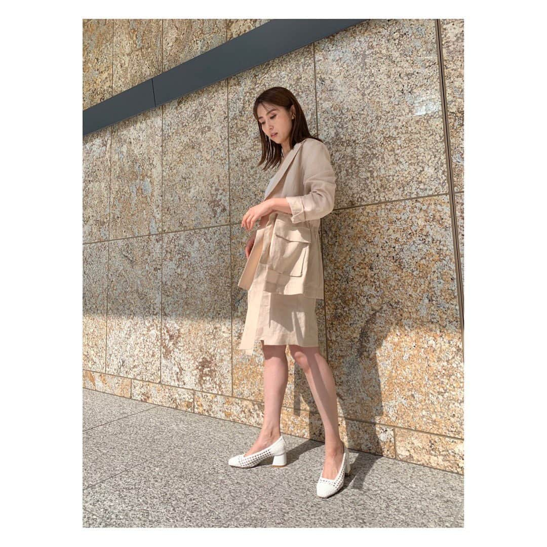 ETRÉ TOKYO ストアさんのインスタグラム写真 - (ETRÉ TOKYO ストアInstagram)「@etretokyo﻿ ﻿ Staff：ルミネ新宿店﻿ Mami 160cm 【@mami_geerisz 】﻿ ﻿ #ウエストリボンリネンジャケット﻿ ￥29,000 + TAX →50%OFF﻿ 着用 : BEIGE﻿ ﻿ #リネンショートパンツ﻿ ￥19,000 + TAX →50%OFF﻿ 着用 : BEIGE﻿ ﻿ #メッシュパンプス﻿ ￥28,000 + TAX →50%OFF﻿ ﻿ 《information》﻿ S A L E﻿ 2020.6.25(thu) start!!﻿ ・﻿ ETRÉ TOKYO﻿ では本日より開催しております。﻿ 人気アイテムをスペシャルプライスで﻿ ご用意しておりますので﻿ この機会に是非ご覧下さいませ.﻿ ・﻿ ※店舗へのご質問は各店舗へお問い合わせ下さい.﻿ ﻿ 新宿店: 03-5989-0979﻿ 大阪店: 06-6151-1277﻿ ﻿ etretokyostore  #sale ﻿ #etretokyo#etre#fashion#ootd#outfit#coordinate#mineby3mootd#casual#etretokyoshinjuku#etretokyoosaka#etretokyo_staff_ootd﻿ #エトレ#エトレトウキョウ#夏コーデ#シンプルコーデ#大人コーデ#大人カジュアル  #LUCUA#ルミネ新宿」6月26日 19時42分 - etretokyo_store