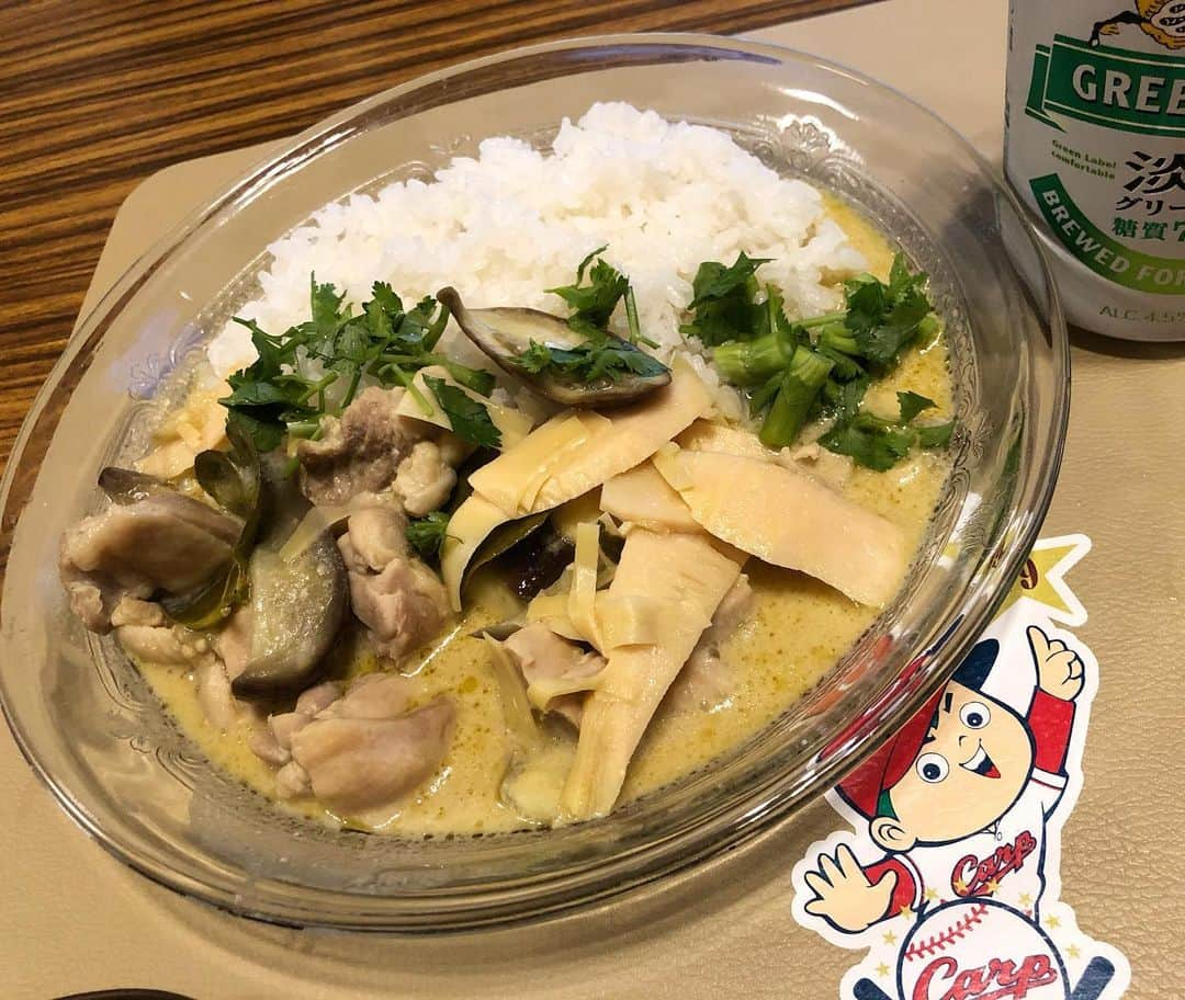 岡峰光舟さんのインスタグラム写真 - (岡峰光舟Instagram)「蒸したあっつい日にはタイカレー！ 結果的に#金曜日はカレーの日 になってしまいましたね。 無印のタイカレーセットのやつ、うまいね！」6月26日 19時52分 - kohshuokamine