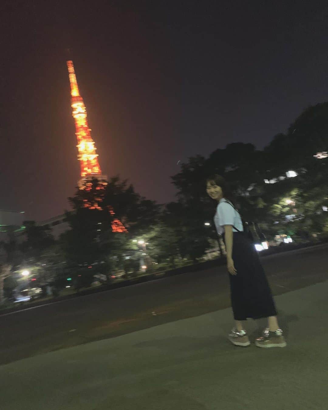安藤咲良さんのインスタグラム写真 - (安藤咲良Instagram)「. 1週間お疲れ様です💕 ぶれぶれですが、またもや大好きな#東京タワー 🗼 徐々に近づいている🏃‍♀️！ . 今日は中継で人生2回目の 釣り🎣をさせていただきました！ 楽しかったけど、釣れませんでした、、、落ち着きないのかな、、、 リベンジしたいです！！！😔😔😔 釣れたらもっと楽しいのだろうに〜😭 . ご覧いただきありがとうございました！ 来週もよろしくお願いします💕 . #tokyomx #中継  #釣り堀カフェ #catchandeat  写真は関係ない東京タワーです🙇‍♂️」6月26日 19時52分 - sakura.ando
