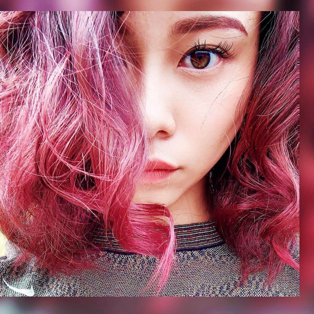 のインスタグラム：「🌷🌸🌺🌼*🌷🌸🌺🌼*･﻿ ﻿ ﻿ #ヘアカラー﻿ #バーガンディ  #ピンクヘアー  #ブリーチなし  #ブリーチなしカラー  #teambridgestonecycling  #chaseyourdream」
