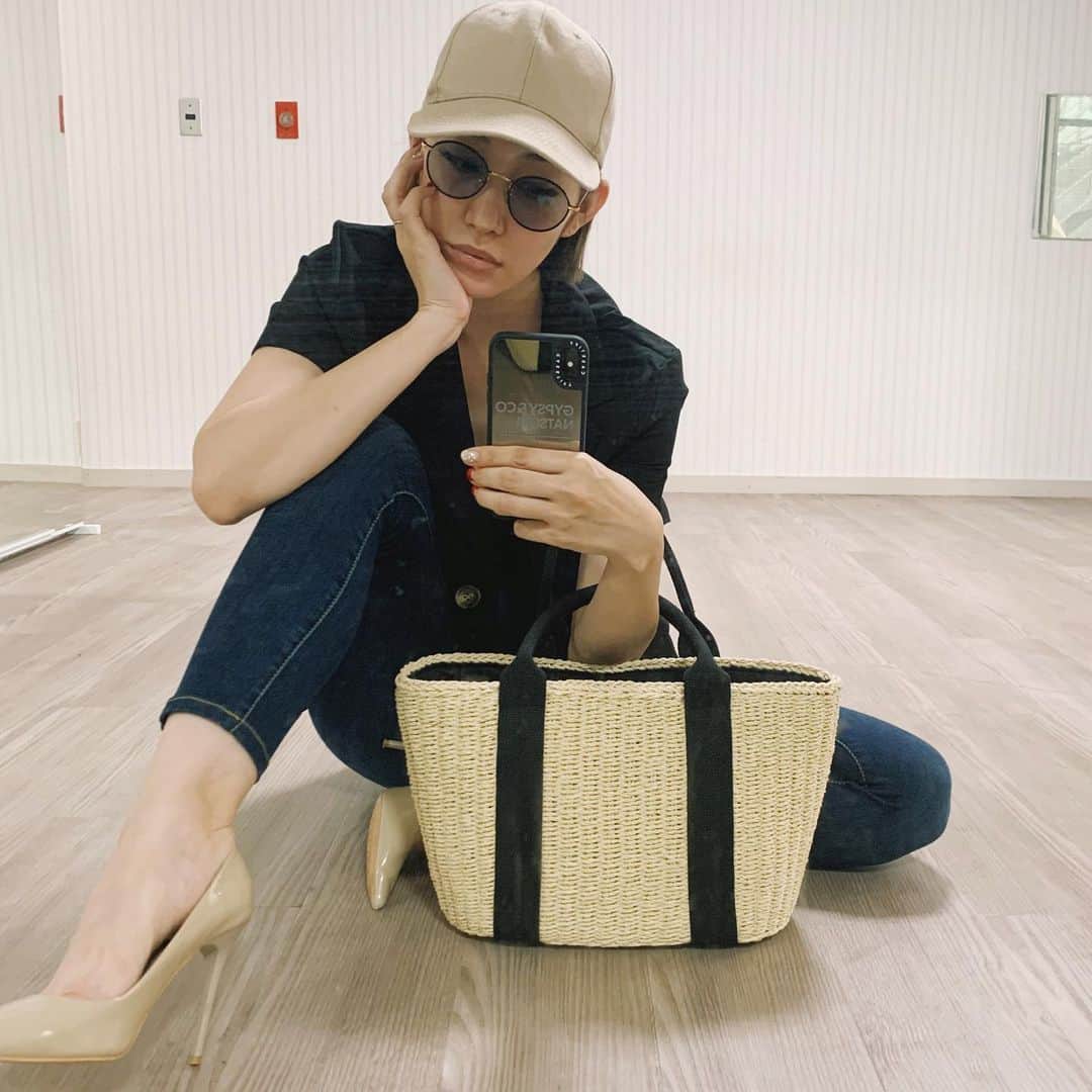 藤本奈月のインスタグラム：「最近、このスタイル定着中。 必要なモノもしっかり入る。 ちょっとママっぽくしたい時に👌 . . . @mura.gifu.jp  #MURA」