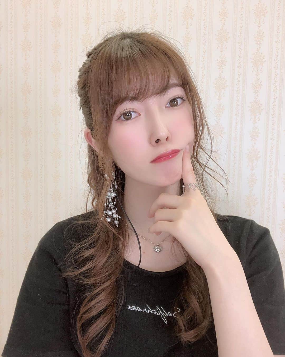 日下部美愛さんのインスタグラム写真 - (日下部美愛Instagram)「いつの間にかめっちゃ茶髪になってた罠 . . .#photo #japan #model #me #hair #fashion #makeup #selfie #followme #instagood #camera #instadaily #dailylook #自撮り #한국 #맞팔 #사진 #데일리 #데일리룩 #인스타사진 #인스타그램 #일본인 #패션」6月26日 20時07分 - miakusakabe_official