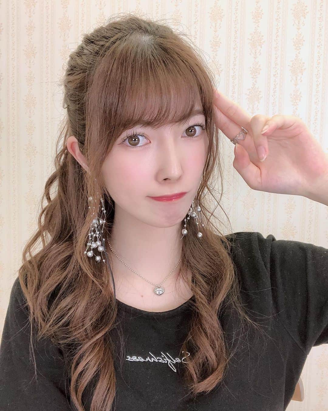日下部美愛さんのインスタグラム写真 - (日下部美愛Instagram)「いつの間にかめっちゃ茶髪になってた罠 . . .#photo #japan #model #me #hair #fashion #makeup #selfie #followme #instagood #camera #instadaily #dailylook #自撮り #한국 #맞팔 #사진 #데일리 #데일리룩 #인스타사진 #인스타그램 #일본인 #패션」6月26日 20時07分 - miakusakabe_official