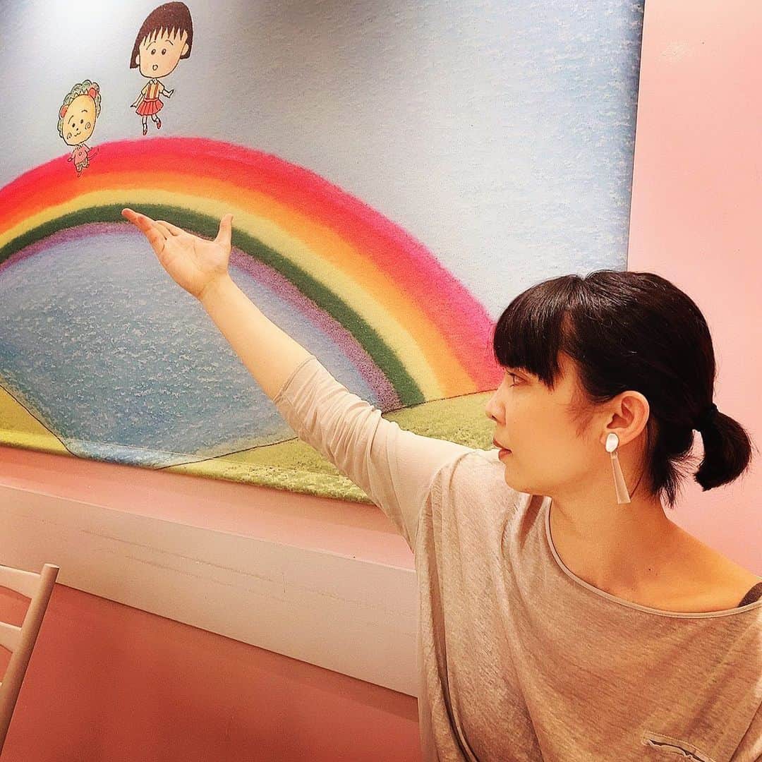 緒月遠麻さんのインスタグラム写真 - (緒月遠麻Instagram)「☺︎ 店員さんに なかなか気付いてもらえないタイプ。笑 色んな手で 『注文お願いします。』アピール中👏🙄 #コジコジ #☕️🧁」6月26日 20時23分 - toma_ozuki