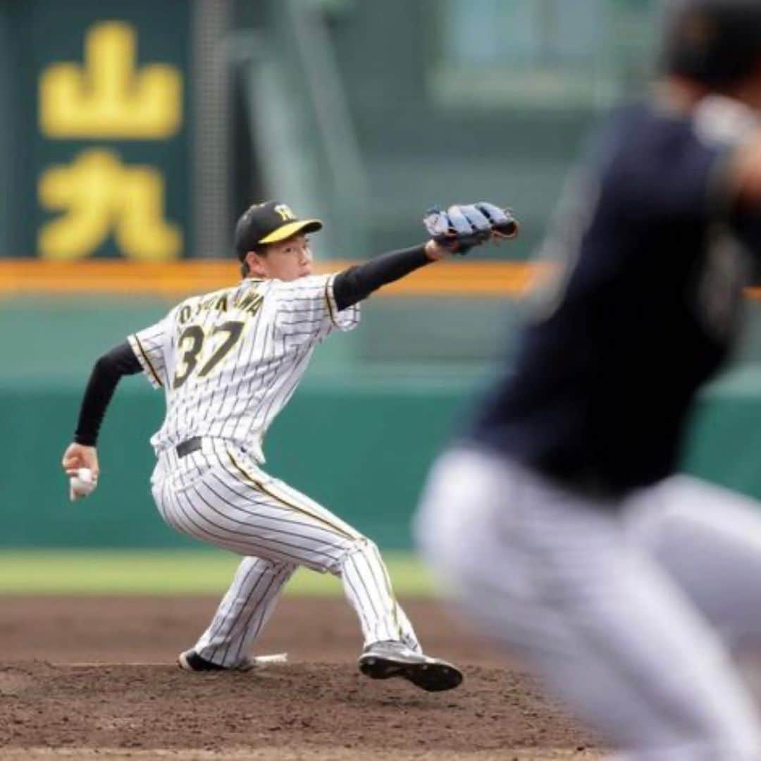 及川雅貴のインスタグラム：「昨日、初登板しました。  久しぶりに甲子園球場で投げることができて良かったです！ まだまだ大変な時期ですが、こうして開幕を迎えられたことに色々な方への感謝の気持ちを忘れずにこれからも全力で頑張ります！  #阪神タイガース #37 #初登板 #甲子園」