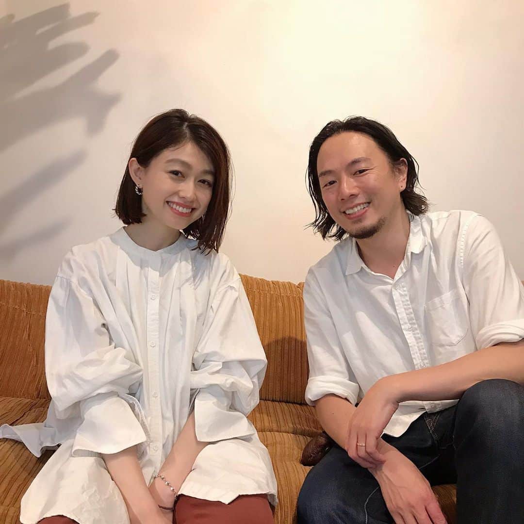 のインスタグラム：「いつ会っても安心感の岩井さん @iwainorihisaのお店AGATA @the_agata_tokyo へ💛💛💛 もう10年以上お願いしてるので、最近の悩みややりたいあれこれを「これがこうでこう」と伝えたらあっという間にめちゃくちゃ良い感じに💠そして、シャンプーがめちゃくちゃ良い香りで気になって、そのトリートメントもしてもらって髪の調子が良い🌱シャンプー良過ぎたので買って帰りました🦙また紹介します💋  #AGATA #theagatatokyo #hair #hairsalon #hairstyle #bobhaircut #bobhair」