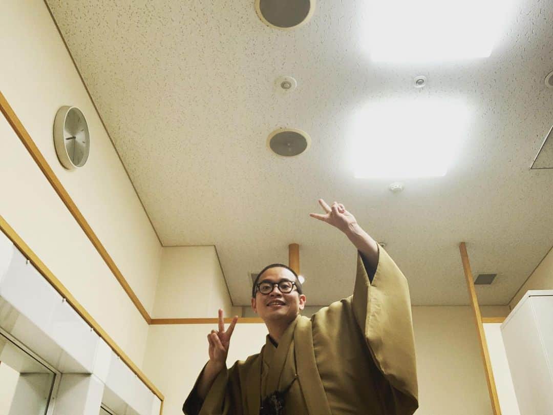 上田航平のインスタグラム：「今夜。 #ネタパレ#フジテレビ #23時40分から #バーチャルな新ネタ #はしゃぐ新弟子風自撮りショット #お見逃しなく」