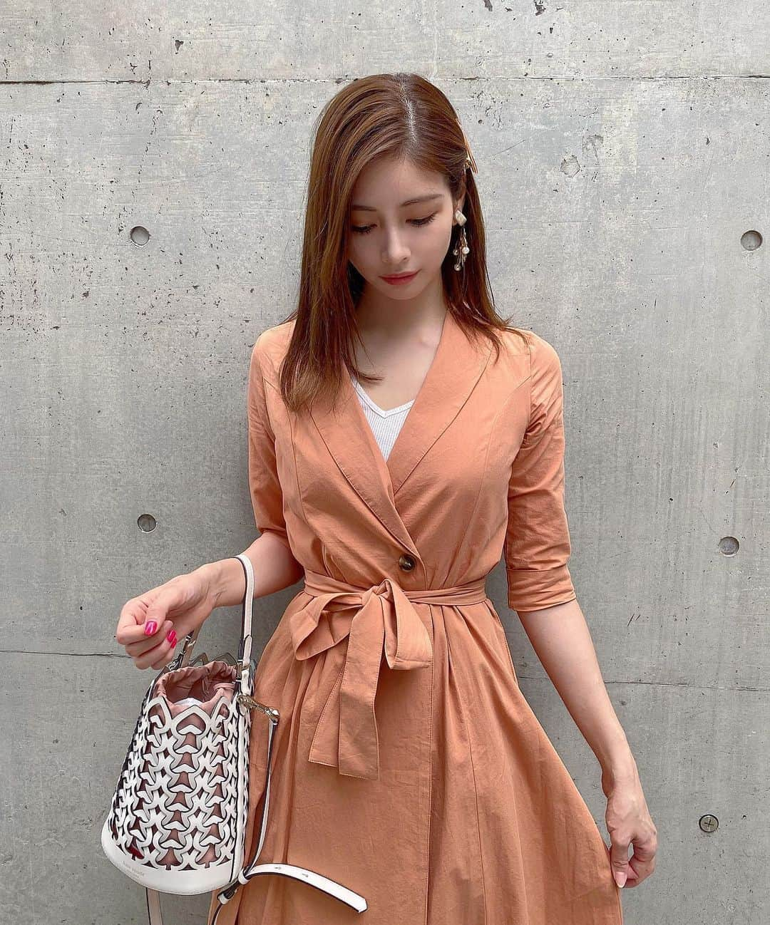 得あゆさんのインスタグラム写真 - (得あゆInstagram)「最近面白いドラマ教えてー？🧡🍊🧡🍊🧡 今あんまりハマっているのがなくて 新しくはまりたくて🥺💭🥺💭🥺💭 ・ ・ ・ ・ ・ ・ ・ ・ ・ ・ ・ ・ ・ ・ #libjoie#ロングワンピ#ワンピース#ワンピ#オレンジ#ガウン#お買い物#シンプル#シンプルコーデ#シンプルな暮らし#サンダル#イヤリング#夏服#夏#インスタ映え#カメラ女子#バレッタ#ホワイトコーデ#撮影#大人可愛い#大人カジュアル#カゴバッグ#shopping#gown#barrette#orange#summertime#onepiece#sandal#simplefashion」6月26日 20時28分 - tokuayu819