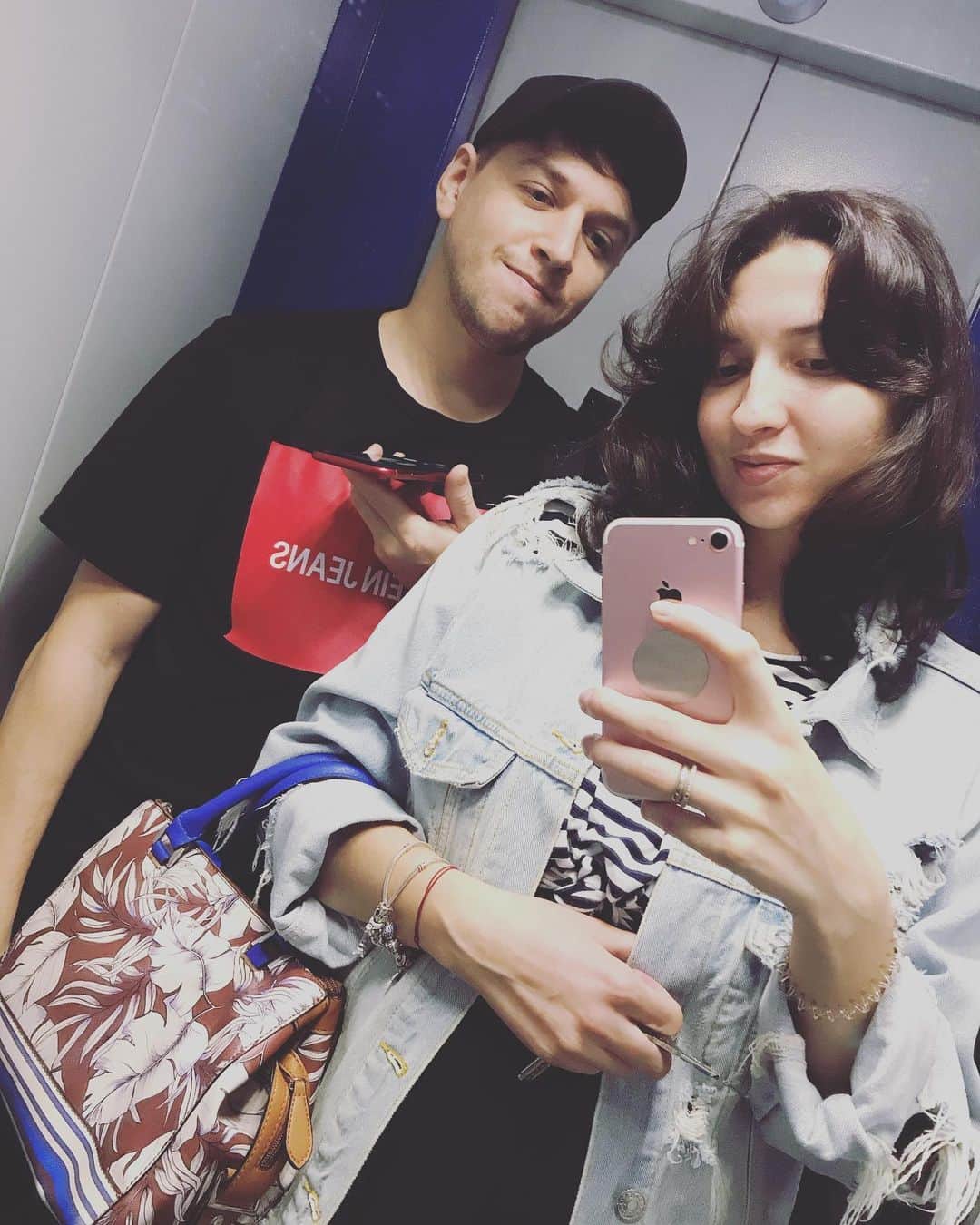 クセニヤ・モニコのインスタグラム：「🖇」