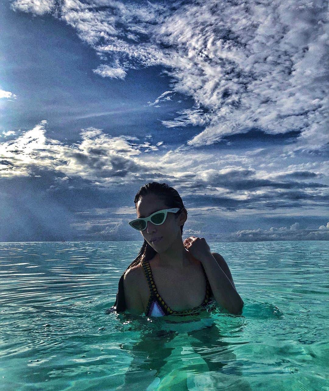 アリッサのインスタグラム：「which is your favorite beach destination? #dreamin’ 🌊 x」