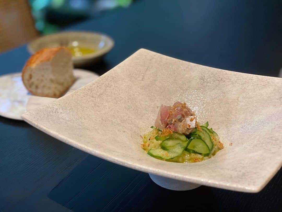 前川由希子さんのインスタグラム写真 - (前川由希子Instagram)「これがイノベーティブ・フレンチか❤️ 今日のランチは、 ずっと行きたかったお店へ。 お店の造りも器も接客も、 とってもステキ✨ そして、 もちろん、お料理が美味しい😍  フレンチだけど、 イノベーティブだけあって（？） 普通じゃない！ 野菜の味が際立って美味しい！とか このシットリ食感は何⁈とか あぁ、飲み込みたくない…とか。  一皿一皿が美味しく楽しい、 誰かを連れて行きたくなる そんなお店でした。  @watahan_oncri  #イノベーティブフレンチワタハン  #イノベーティブフレンチ  #innovativefrenchwatahan  #ワタハン  #watahan  #古湯温泉oncri も行きたい #フレンチ  #福岡ランチ  #福岡グルメ  #福岡フレンチ  #誰か一緒に行きませんか」6月26日 20時35分 - maekawa.yukiko