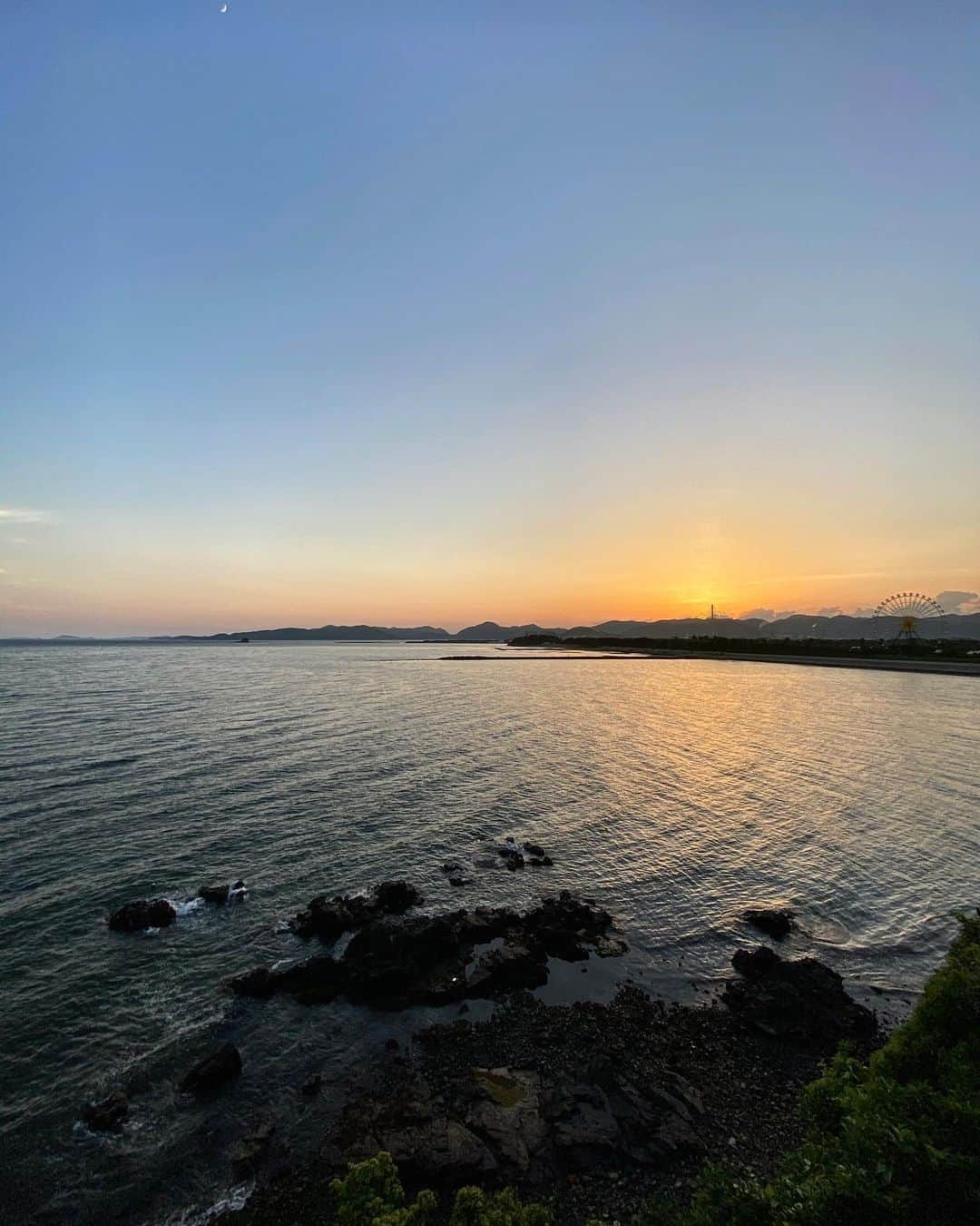 祥吉さんのインスタグラム写真 - (祥吉Instagram)「赤穂御崎19時の空 今日は曇り空から夕暮れにはいいお天気に 蒸し暑い毎日ですが皆様 体調を崩されませんように…  #播州赤穂 #赤穂 #赤穂温泉 #赤穂御崎 #赤穂温泉祥吉 #潮彩きらら祥吉  #祥吉 #瀬戸内海 #温泉 #海 #空 #夕空 #夕暮れ #ドライブコース」6月26日 20時37分 - akoshokichi