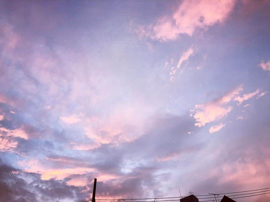 YUUKIさんのインスタグラム写真 - (YUUKIInstagram)「吸い込まれました🧡夕空。  #tokyo #sky #amazing #pink #blue #photography #photooftheday #today #beautiful #東京 #夕空 #綺麗 #自然 #ワクワク #明日も楽しみ #お疲れ様でした #今を大切に #やるべきこと #精一杯」6月26日 20時48分 - yuuki_._official