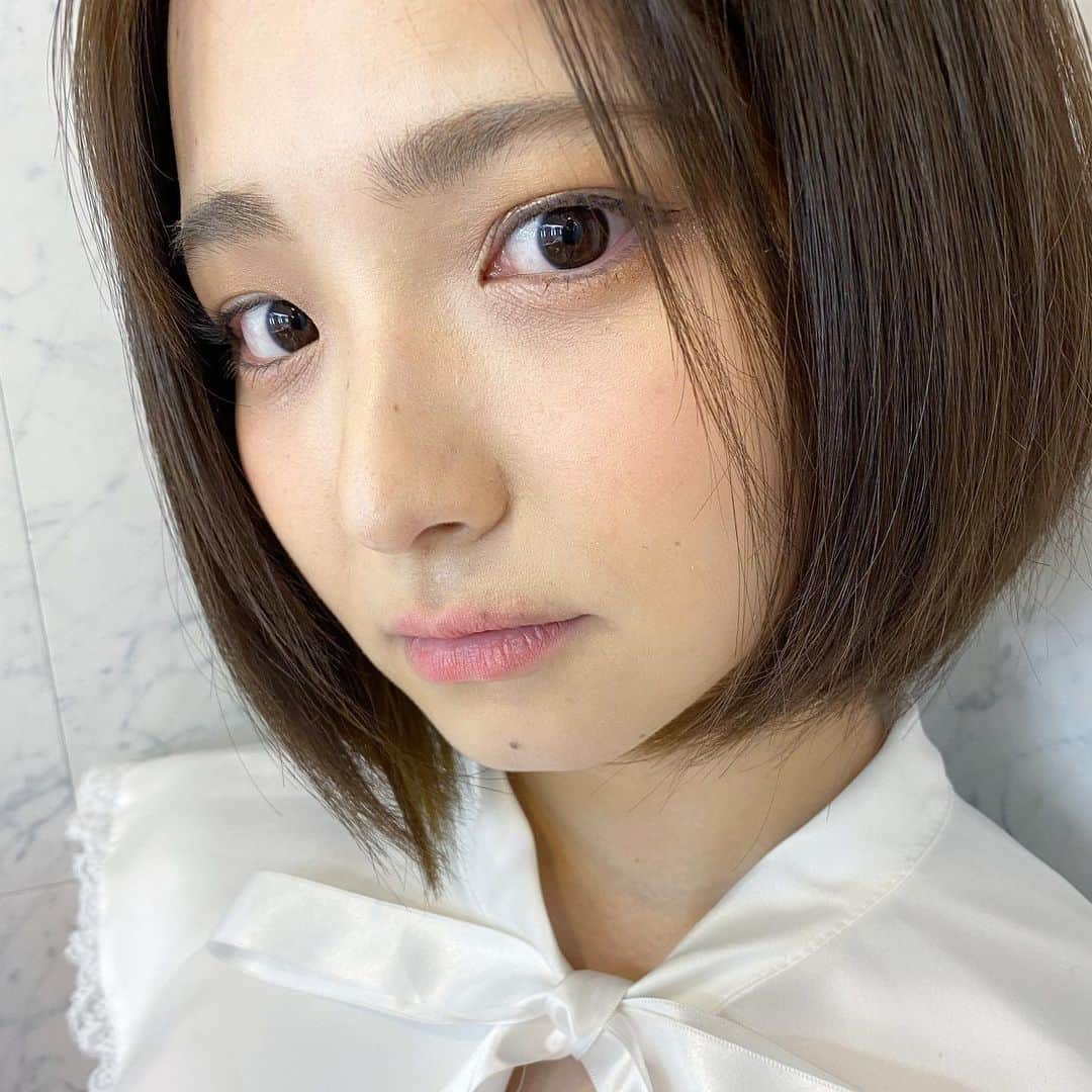 双木昭夫のインスタグラム：「今日初めてお会いした片岡沙耶ちゃん💖色々気になってしょうがない沙耶ちゃんにKurarasystem の赤ちゃんケープ付けちゃいました」