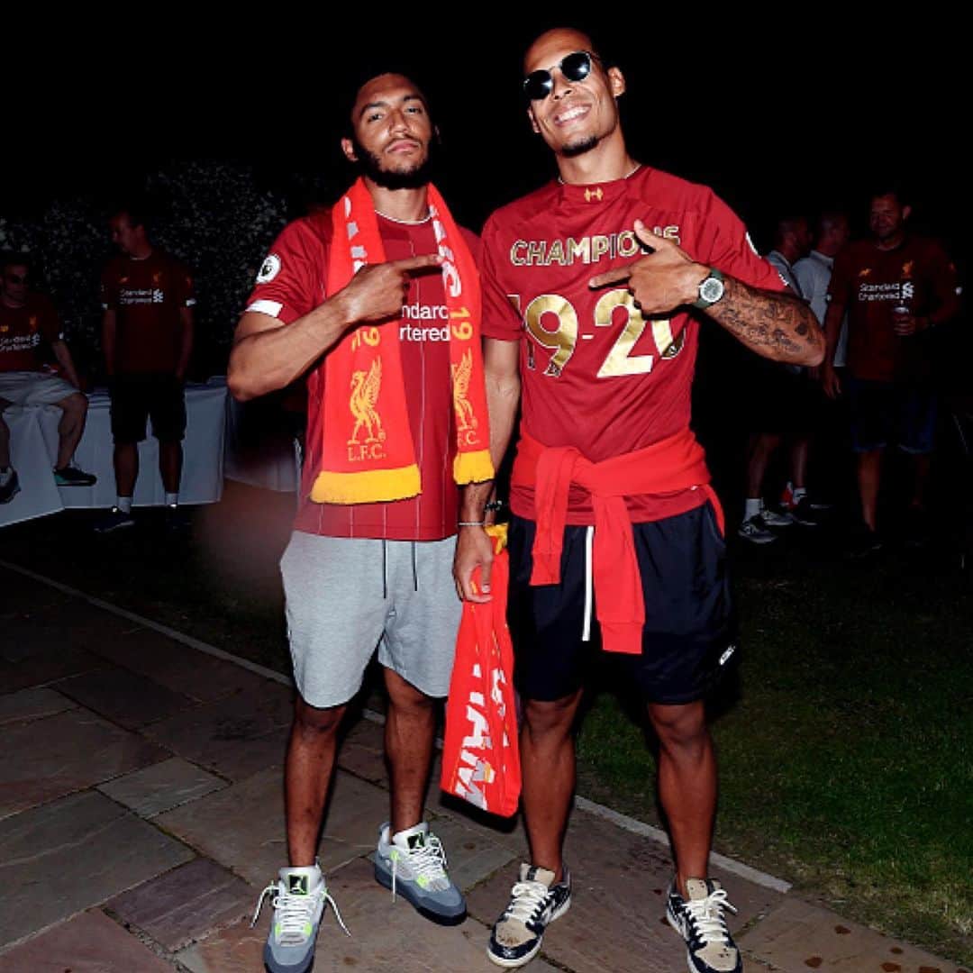 ジョー・ゴメスのインスタグラム：「YNWA 🔴🏆」