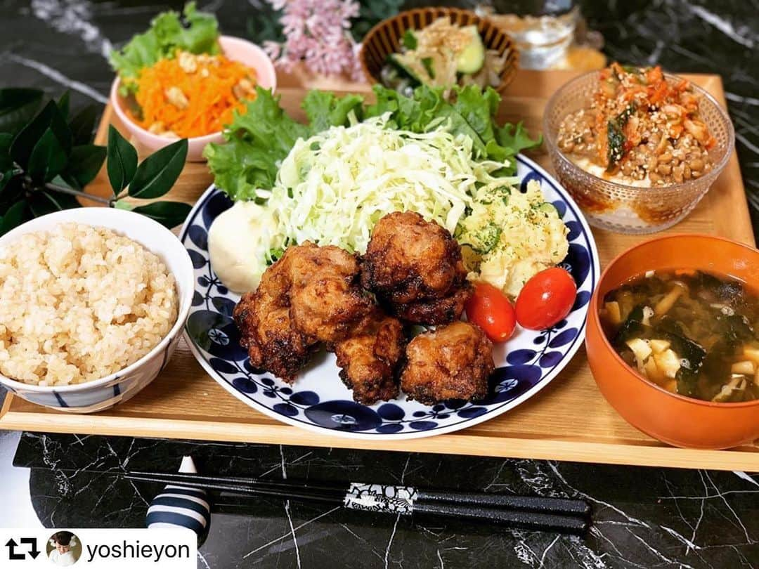 クスパさんのインスタグラム写真 - (クスパInstagram)「#repost @yoshieyon ・・・ . 昨日は唐揚げ😍👏️💓 唐揚げはお腹いっぱいでも食べれちゃうからついつい食べすぎてしまう😂👐❣️❣️笑 丸っこくして揚げると愛着がでる❤️👏 . .  #てづくりごはん365#デリスタグラマー#今晩のおかず#おかず#食事記録#おうちごはんlover#豊かな食卓#料理動画#簡単おかず#時短レシピ#器#和食#柏#松戸#柏駅前#柏駅東口#千葉県料理教室#東京料理教室#クスパ登録教室#クスパ #唐揚げ#手作り唐揚げ#揚げ物大好き#プレートご飯」6月26日 20時54分 - cookingschoolpark