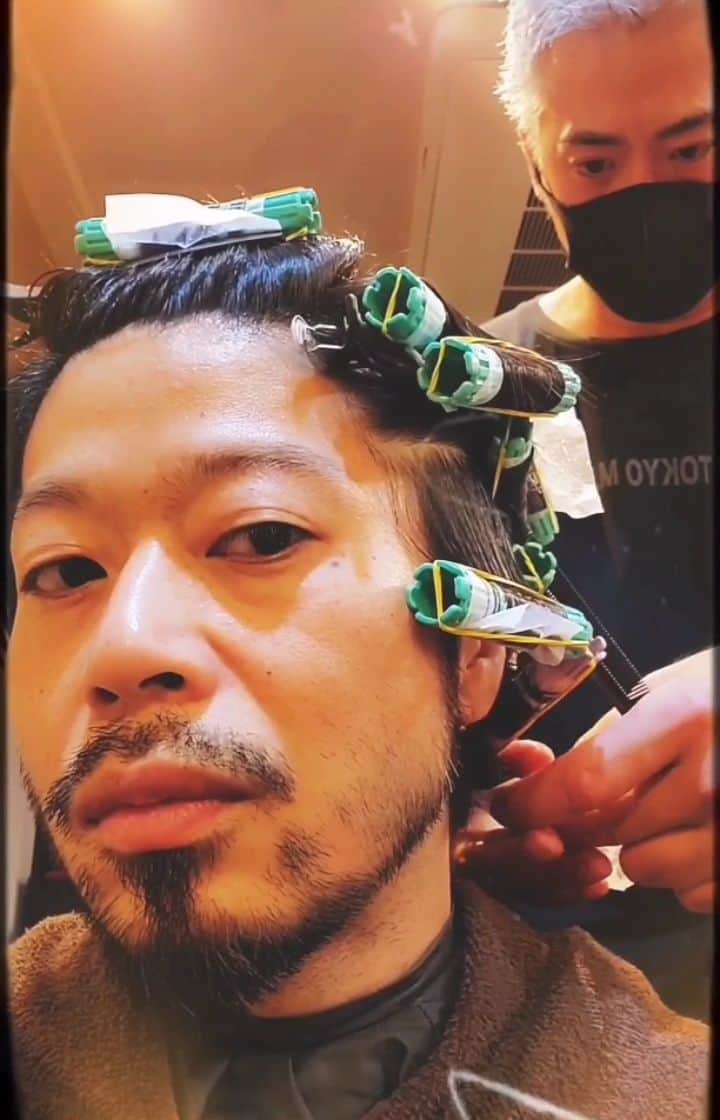 上中丈弥のインスタグラム：「明日はレコーディングなので気分転換にゴッドハンドのお店へ🏃💨 ナイステイクが出ますように今日はパキっと仕上げてもらってきた🙌」
