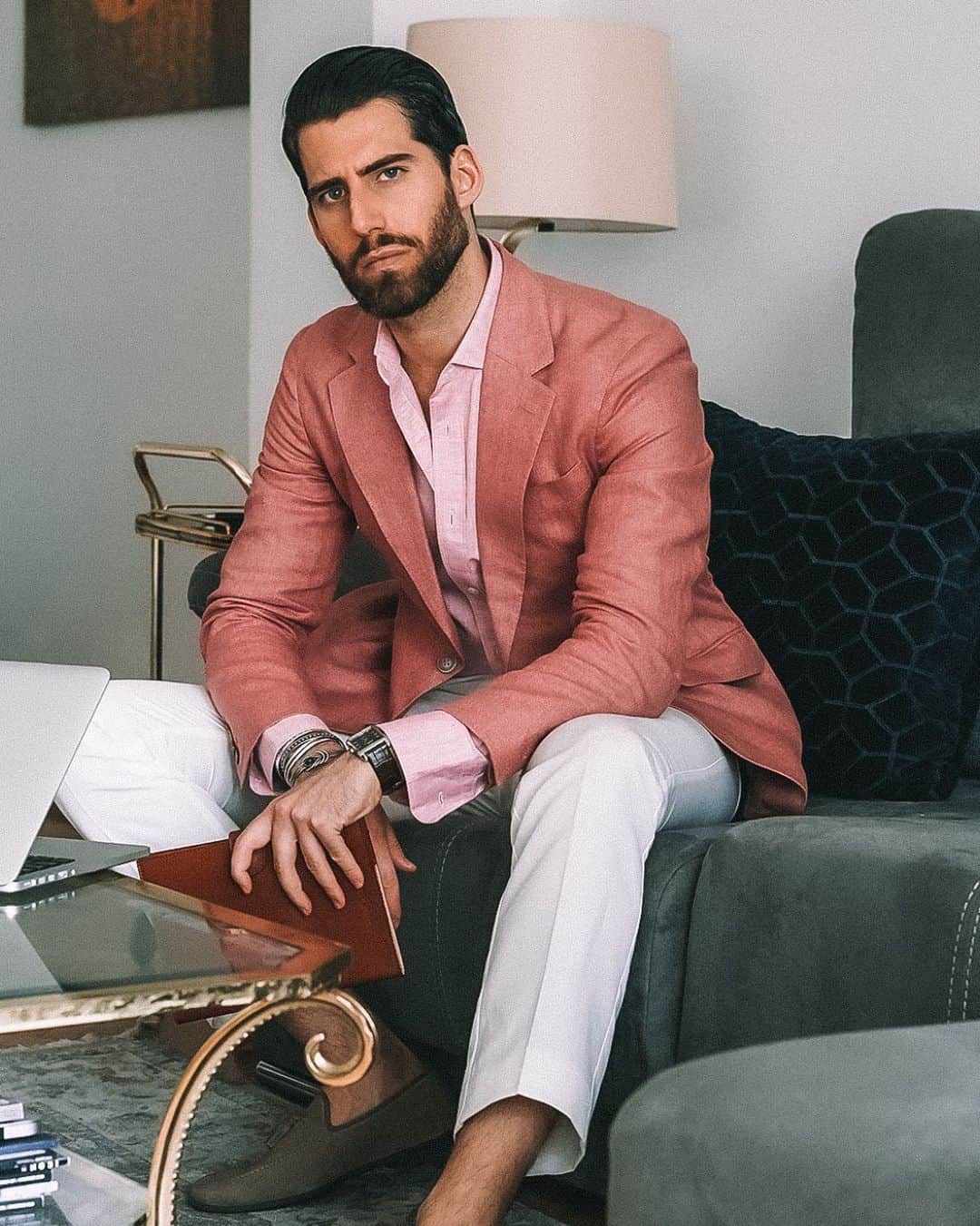 ハケットのインスタグラム：「Ready to mix things up with summer-worthy tones that’ll brighten the everyday? Take a leaf out of @carlos_domord’s impeccably dressed book. #STAYHackett」
