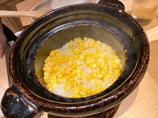 "TERIYAKI" テリヤキ編集部さんのインスタグラム写真 - ("TERIYAKI" テリヤキ編集部Instagram)「大阪『食堂 燈(アカリ)』⠀ ⠀ 【季節に応じた絶品創作料理をアラカルトでも、コースでも！】 ⠀⠀ ⠀ 2019年、北新地にオープンした創作料理店『食堂 燈』。食堂と名乗っていますが、提供される品々はしっかりとしたコースであり、様々な逸品を味わうことができます。⠀ ⠀ まだ北新地でも知られていないような隠れ名店なので、お早めに訪れてみてはいかがでしょうか？⠀ ⠀ ________________________________⠀  TERIYAKI美食倶楽部へ入会すると、東京・大阪を中心に全国各地で開催しているイベントへ参加することが出来ます。「美味しいものを食べたい方」、「グルメな友人と出会いたい方」など皆さまの入会を心よりお待ちしております。⠀ ⠀⠀ ________________________________⠀ ⠀ ⠀ ⠀ 【店舗概要】 ⠀ ◼︎⠀ ⠀ 店舗名：食堂 燈(アカリ)⠀ 住所：大阪府大阪市北区曽根崎新地1-6-27 ジェイプライド北新地3rdビル 2F⠀ 価格：¥7,000〜⠀ ⠀ 定休日⠀ 日曜日・祝日・不定休⠀ 営業時間⠀ 18:00-⠀ ⠀ ※新型コロナウイルスの影響で、営業時間に変更がある場合があります。詳しくは店舗までご連絡ください。　⠀ ⠀ #大阪グルメ #曽根崎新地 #食堂燈」6月26日 21時04分 - teriyaki_jp
