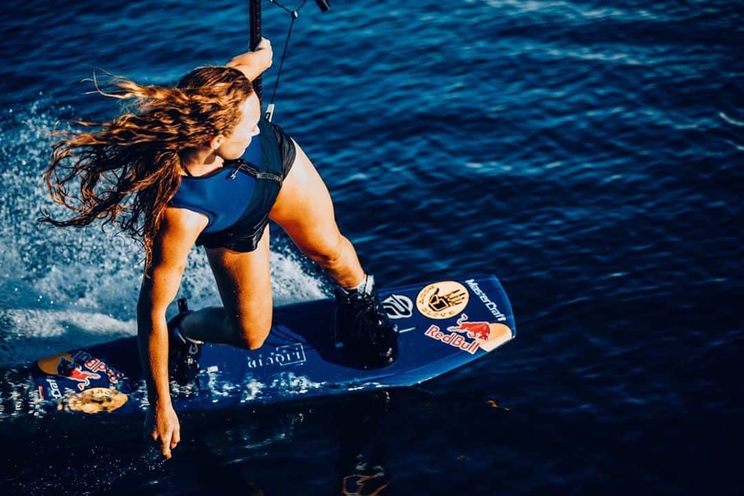 ボディーグローブさんのインスタグラム写真 - (ボディーグローブInstagram)「Friday cruisin ⚡️ with @meaganethell ~ ~ #wakeboarding #allthingswater #Friday」6月26日 21時15分 - bodyglove