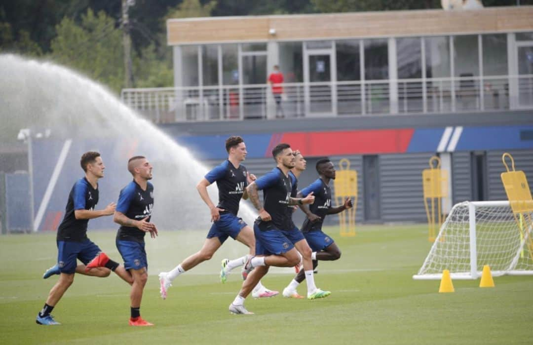 レアンドロ・ダニエル・パレデスさんのインスタグラム写真 - (レアンドロ・ダニエル・パレデスInstagram)「❤️💙⚽️ @psg」6月26日 21時13分 - leoparedes20