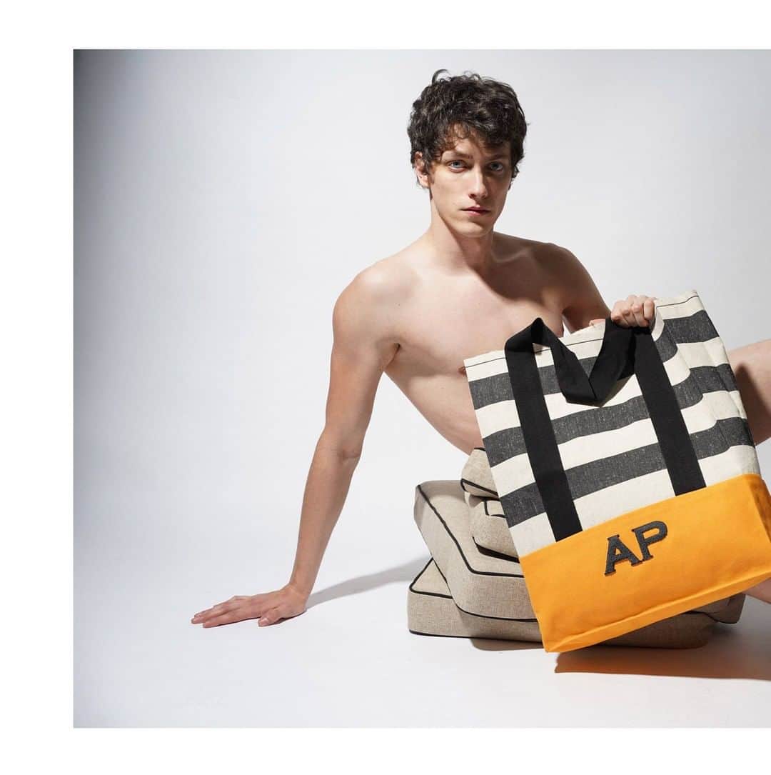 のインスタグラム：「THE NEW ANDREA POMPILIO SS:20 COLLECTION SPECIAL PROJECT IS OUT NOW!! 💥THE COT SUMMER BEACH BAGS💥 . . MADE OF STRIPED CANVAS FABRIC RECYCLED ♻️ FROM ITALIAN BEACH CHAIRS FABRICS⛱ . . WE REALLY CARE ABOUT OUR PLANET ❤️🌎 . . #ANDREAPOMPILIO #LoveMeForeverOrNever #SS20 #specialproject #recycle #Menswear #Madeinitaly #Milano」