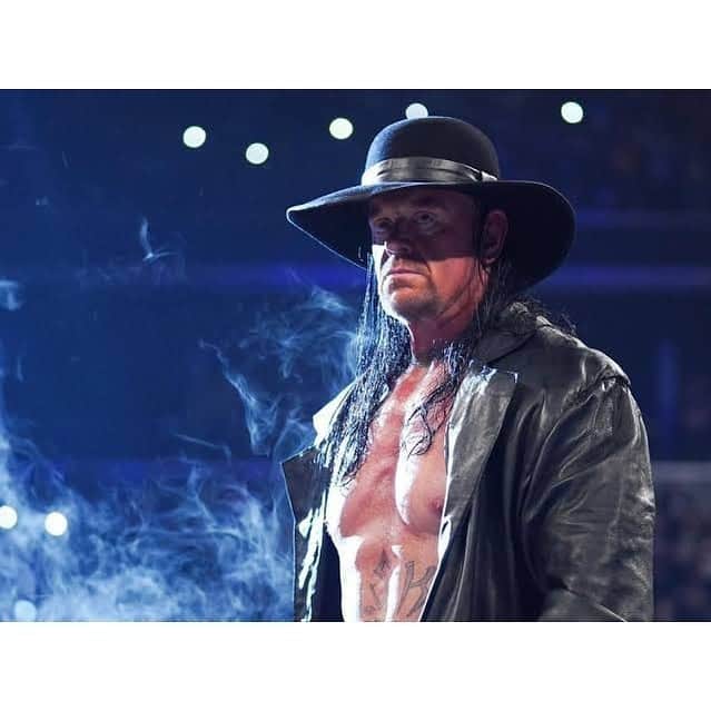 Varun Dhawanさんのインスタグラム写真 - (Varun DhawanInstagram)「#thankyoutaker Iv been a wwe fan as long as I can remember. This man the undertaker has been part of my dreams and nightmares. I used be scared of him as a child but grew to admire his skill and athleticism.thank you for the memories. The greatest to enter the squared circle」6月26日 21時40分 - varundvn