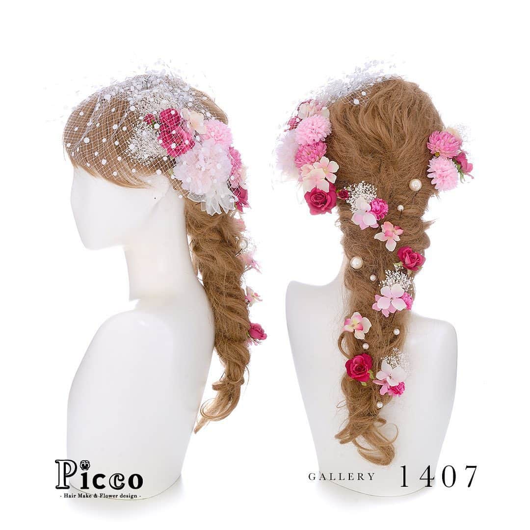 髪飾りの『Picco（ピッコ）』のインスタグラム：「﻿ 🌸 Gallery 1407 🌸﻿ ﻿ ﻿ 【 #成人式　#髪飾り 】﻿ ﻿ ﻿ #Picco #オーダーメイド髪飾り #振袖ヘア #成人式ヘア﻿ ﻿ ふんわりレースのダリアとローズをメインに、振袖＆帯周りのピンクに合わせたマムとかすみ草で盛り付けました💖💖💖﻿ トップにはホワイトドットのチュールを添えて、バックにパール＆つまみ小花をちりばめた、華やかなスタイルに仕上げました😍💕﻿ ﻿ ﻿ #ピンク﻿ #チュール﻿ #ローズ﻿ #編みおろし﻿ #成人式髪型﻿ ﻿ デザイナー @mkmk1109﻿ ﻿ ﻿ #アーティフィシャルフラワー #ヘアアクセサリー #花飾り #造花　﻿  #ドライフラワー #和装﻿ ﻿ #華やか #編み下ろし #成人式前撮り ﻿ ﻿ #ヘアスタイル #かすみ草 #二十歳 #振袖　#👘﻿ #袴 #着物 #三つ編み #ラプンツェル﻿」