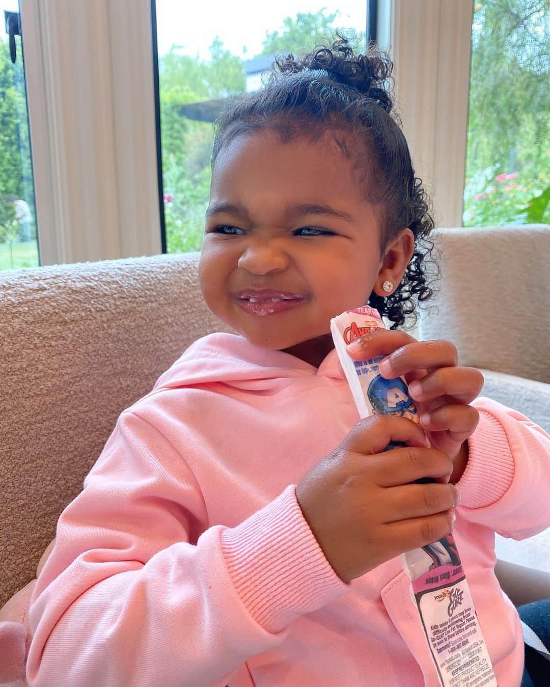 クロエ・カーダシアンさんのインスタグラム写真 - (クロエ・カーダシアンInstagram)「I am so obsessed with this angel!!! My baby bunny 🤍」6月26日 21時50分 - khloekardashian