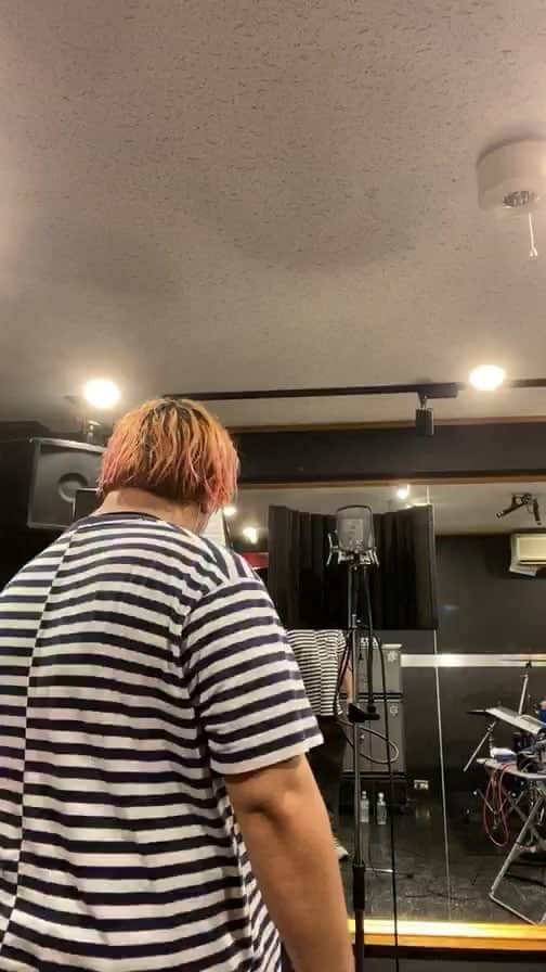 デッカチャンのインスタグラム：「新曲のレコーディングをスタジオノアで。」