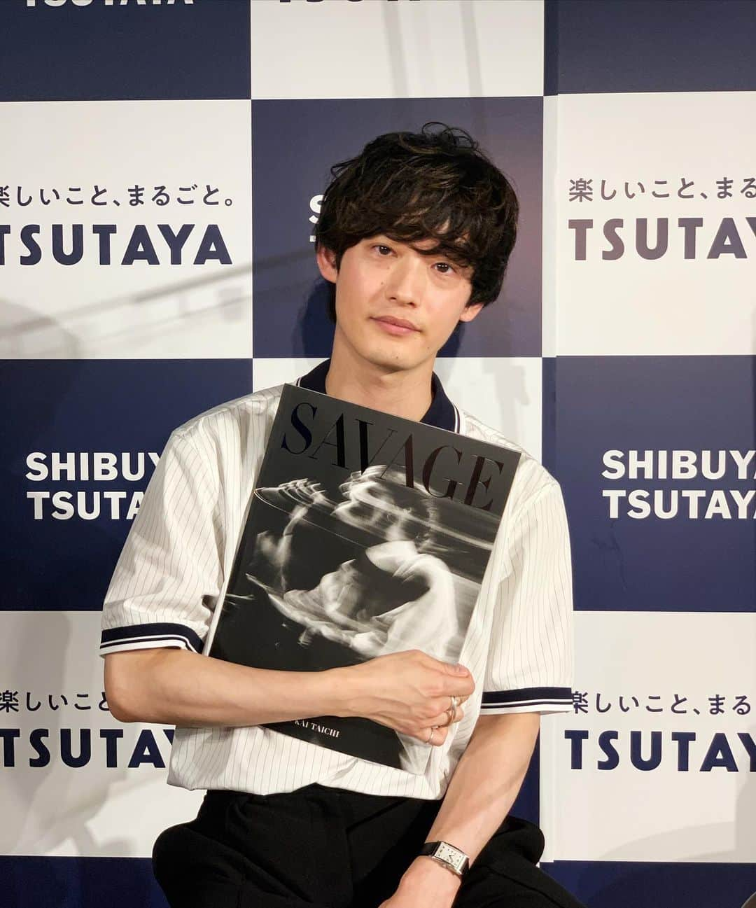 向井太一さんのインスタグラム写真 - (向井太一Instagram)「「SAVAGE BOOK」の発売を記念した、スペシャルトークイベントの配信でした！﻿ ﻿ 出演してくれた鳥居さん、ジュニア、﻿シブヤツタヤ様、 そして見てくれたみんなありがとう！！﻿ ﻿ とにかく、ライブが早くしたいです。﻿ また会う日までツアーブック、ライブアルバム、ライブ映像を楽しんでね📖﻿ ﻿ #savagebook #savagetour2019 #向井太一」6月26日 21時48分 - iamtailjp