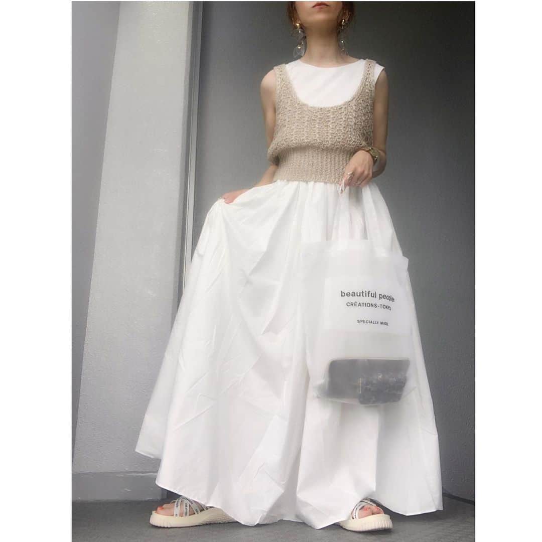のインスタグラム：「mite__official さんの original flare dress 👰🏼🤍 ・ ・ 今日はニットビスチェを合わせました🤍 少しカジュアルダウンして、また新鮮で可愛いぃ🥰 ・ ・ ・ ・ ・ #code  #coordinate #ootd #pr #outfit #mylook #ママ #コーデ  #mineby3mootd #like4like #お洒落さんと繋がりたい #ビュースタグラマー #ponte_fashion #chao_app  #156cm #156cmコーデ  #ミテガール #ミテコーデ  #ミテ」