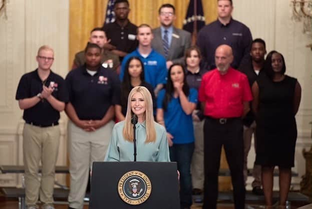 イヴァンカ・トランプさんのインスタグラム写真 - (イヴァンカ・トランプInstagram)「@realdonaldtrump is a champion for America’s workers.‬ ‪Today he’ll sign an EO directing the US Government to hire on the basis of skills + knowledge rather than simply degree requirements.‬ ‪  President Trump built the most inclusive economy once and will do it again.‬ [📷 taken at the launch of our #PledgetoAmericasWorkers two years ago.] ‪  https://apnews.com/da3c08790765a57a4dc6a258d252acef‬」6月26日 21時55分 - ivankatrump