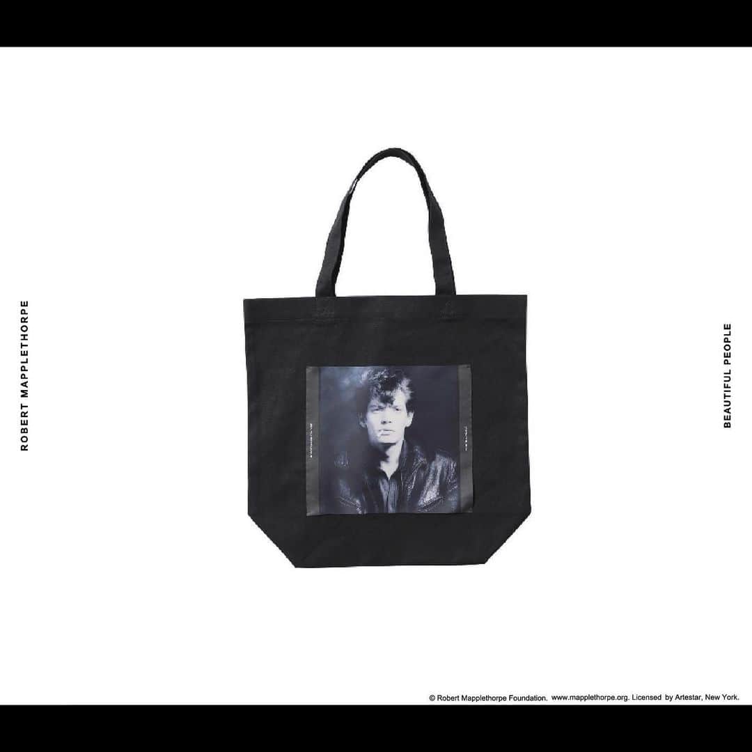 ビューティフルピープルさんのインスタグラム写真 - (ビューティフルピープルInstagram)「【⁠mapplethorpe tag tote bag】⁠⠀ color：bk/pine/bk/wave/bk/robert/bk/lily⁠⠀ size：F⁠⠀ price：10,000 yen (+tax)⁠⠀ ⁠⠀ #bp_メイプルソープ⁠⠀ #ロバートメイプルソープ⁠⠀ #bp_mapplethorpe⁠⠀ #RobertMapplethorpe⁠⠀ #beautifulpeoplejp⁠⠀ #モノクロ⁠⠀ #japanexclusive⁠⠀ #collaboration⁠⠀ #日本限定発売⁠」6月26日 22時07分 - beautifulpeople_officialsite
