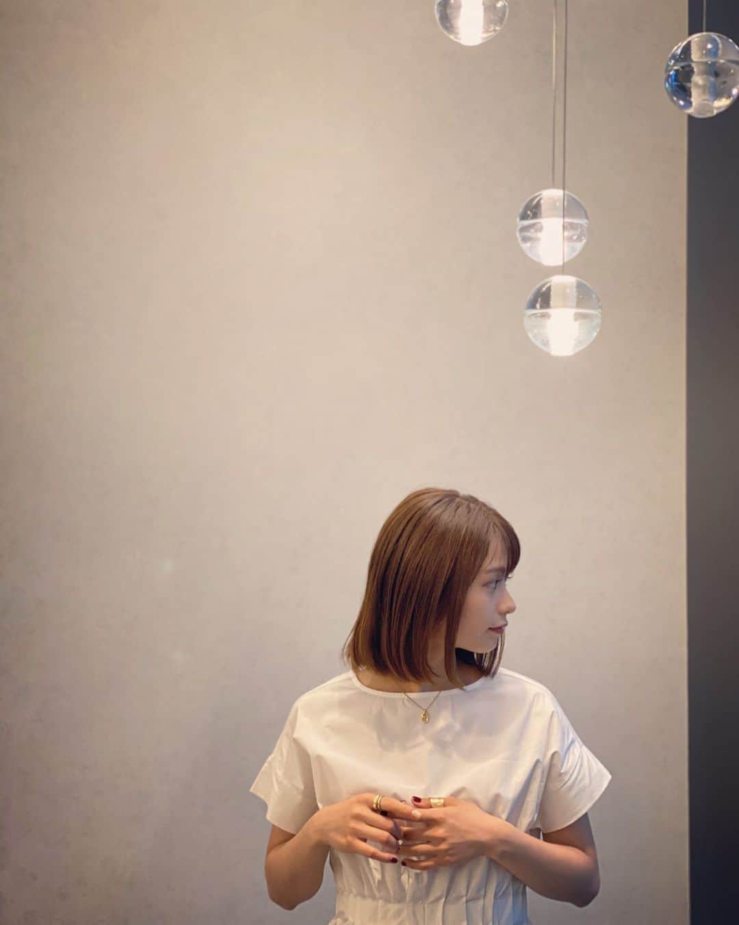 足立佳奈のインスタグラム：「今日はこれをつけて。☺︎ だいすきな友達がプレゼントとしてくれたネックレスなの。 #あだちふく」