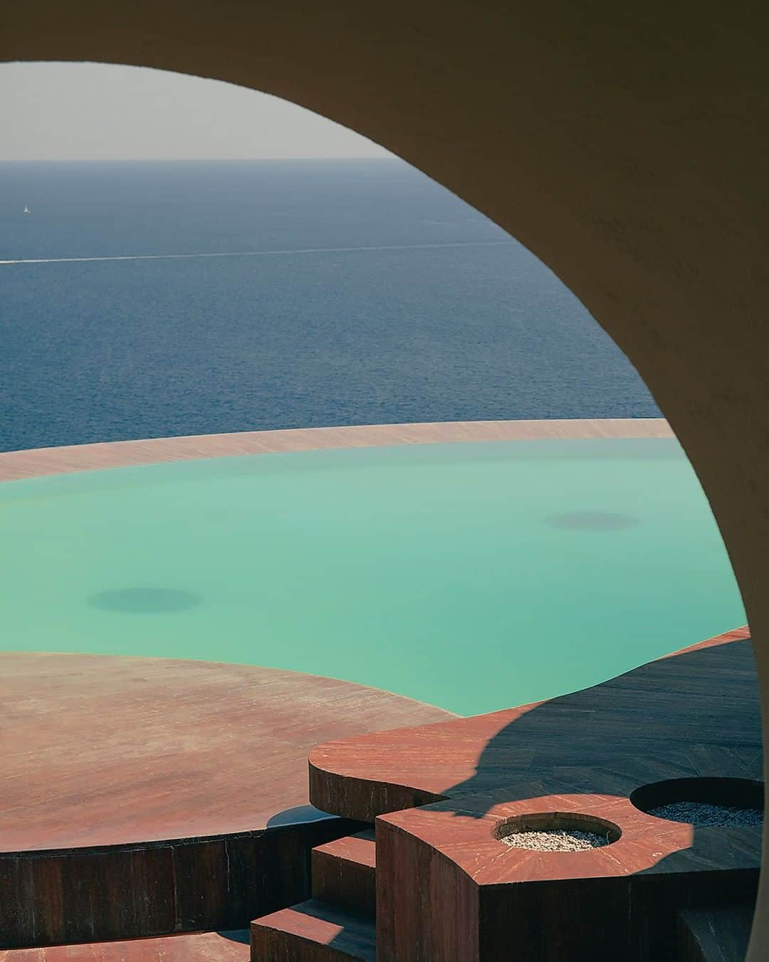 リモワさんのインスタグラム写真 - (リモワInstagram)「A look back at our explorations of Palais Bulles.⁣⁣⁣⁣ ⁣⁣⁣⁣⁣⁣⁣⁣ ⁣⁣⁣⁣Captured by @romainlaprade.」6月26日 22時00分 - rimowa