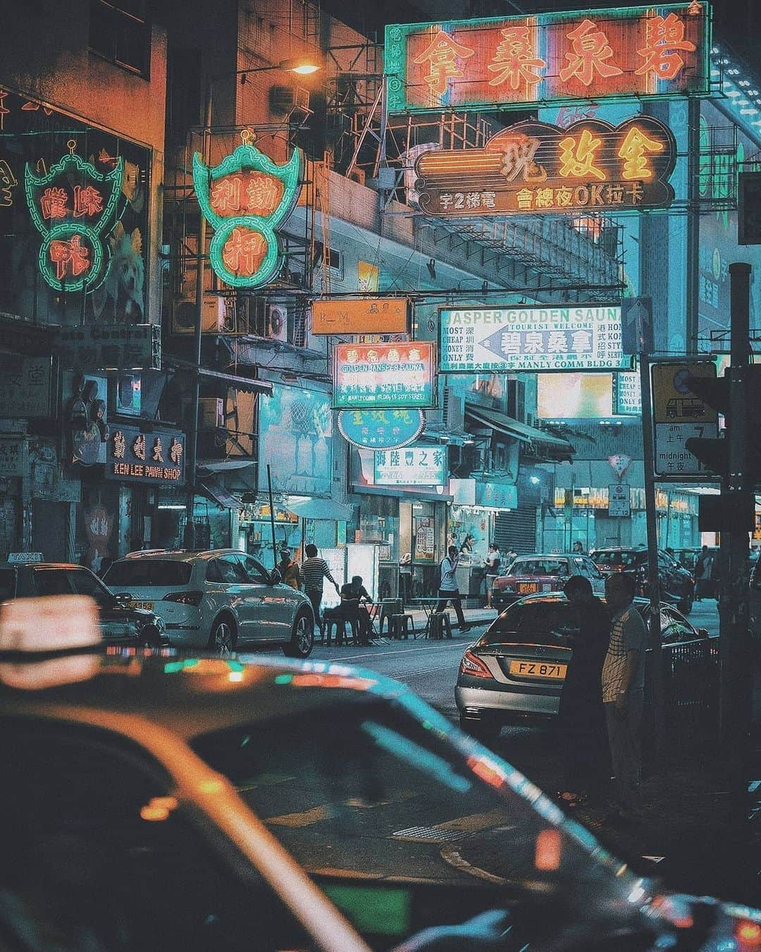 Berlin Tokyoさんのインスタグラム写真 - (Berlin TokyoInstagram)「Colourful neon signs brighten the dark night in Hong Kong. . . . #hellofrom #hongkong」6月26日 22時01分 - tokio_kid