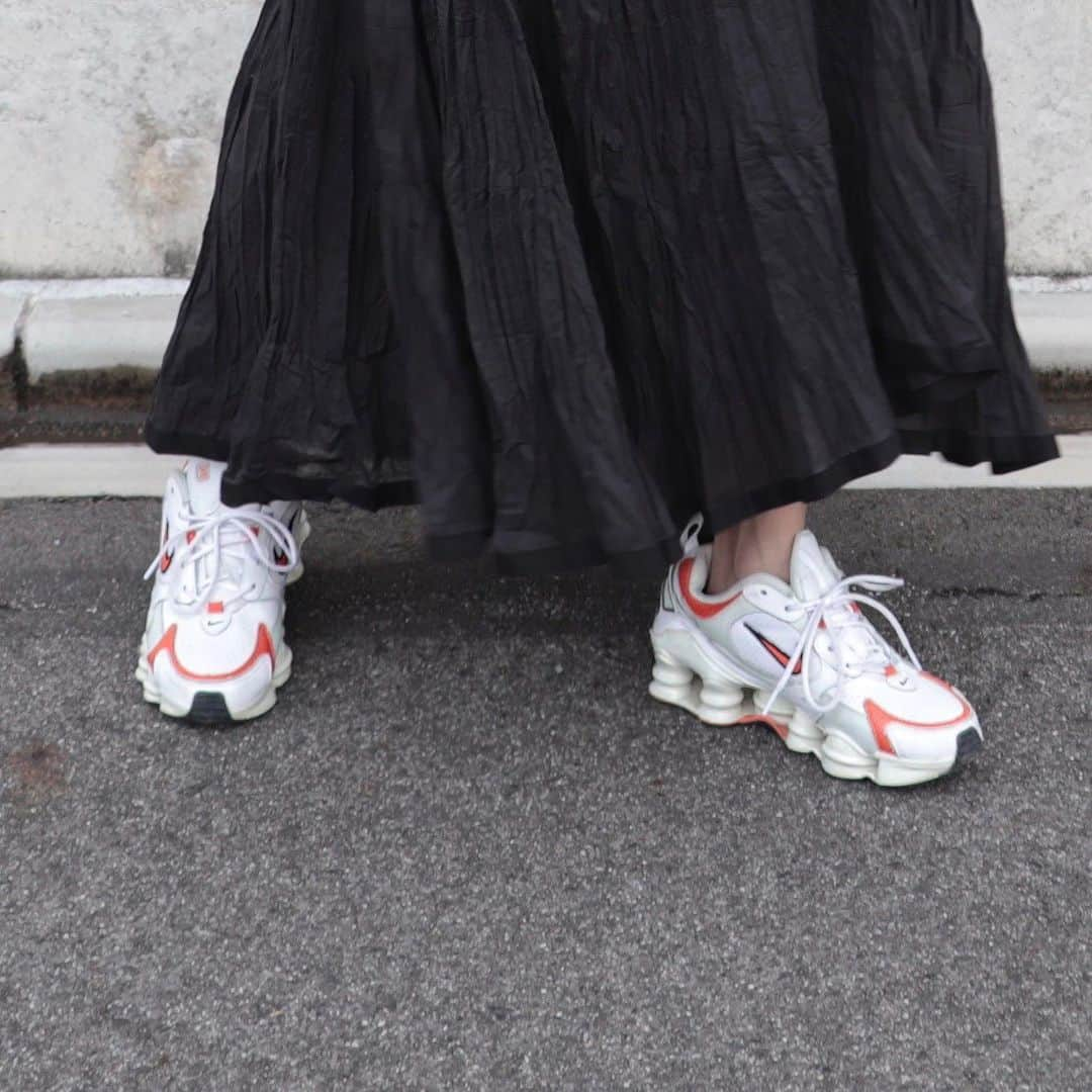 kuroneko_m4さんのインスタグラム写真 - (kuroneko_m4Instagram)「. . ワンピとスニーカーの組み合わせ好き♡ . . . . #nike #nikeshox #sneakers #rokubeautyandyouth #足元倶楽部 #足元倶楽部ナイキ部門 っていうハッシュタグまであった」6月26日 22時04分 - kuroneko_m4