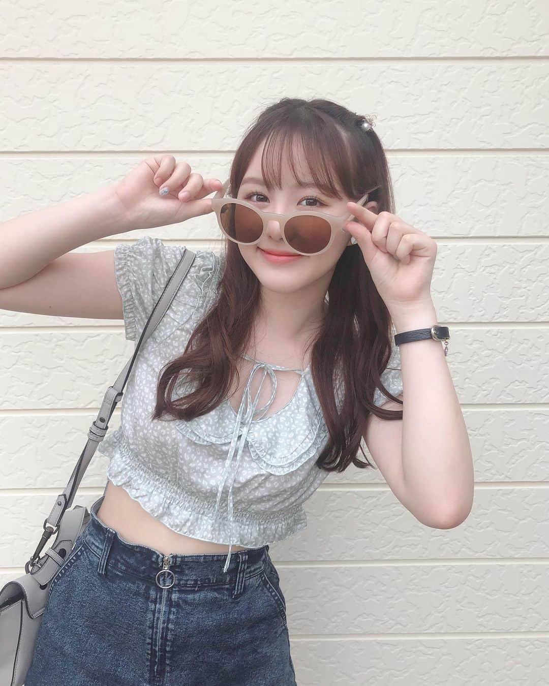 伊藤小春のインスタグラム：「・﻿ 流行りのミントカラー🍈﻿ ﻿ メルトのお洋服はいつも本当にドツボ🥺﻿ 販売開始時間にうっかりしてるとすーーぐ売り切れちゃう…﻿ #meltthelady﻿ #charlesandkeith﻿ #mocatokyo﻿ ﻿ ﻿ 珍しく夏バテ気味な私、素麺と冷やし中華をひたすらに欲しています﻿ ﻿ ﻿ 「冷やし中華はマヨネーズをたっっっぷりかけて食べるもの！」﻿ って思っていたから、それが名古屋だけって知って衝撃でした……マヨネーズをかけない冷やし中華ははたして冷やし中華なのか……？﻿ ﻿ ﻿ 他県民は騙されたと思ってやってみな？飛ぶぞ？﻿ （完全に長州力さんに影響されてる女より）」