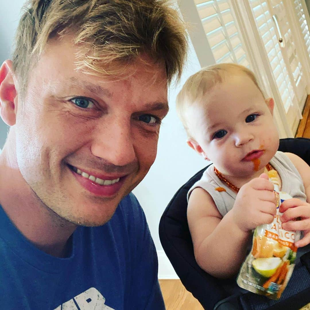 ニック・カーターさんのインスタグラム写真 - (ニック・カーターInstagram)「Good morning. ☀️ it’s feeding time ☺️. #happydaddy #happyfamily #childrenfirst #babyfirst #parenthood #fatherhood」6月26日 22時14分 - nickcarter