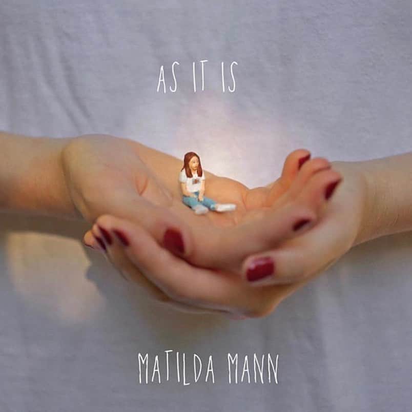 ローラ・ウェルッシュのインスタグラム：「new song by the lovely @matildathemann out today ✏️ w/ @rich_cooper_ ❤️」