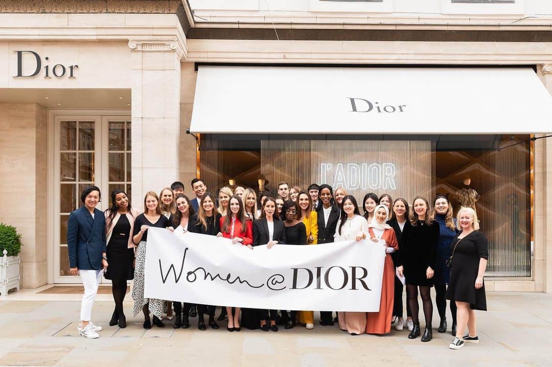 LVMHさんのインスタグラム写真 - (LVMHInstagram)「With women accounting for three quarters of the Group’s workforce, LVMH has always been giving a special consideration to gender equality in the workplace by promoting career development and empowerment for women through several initiatives.  The Maison @Dior is proud to present its inaugural online learning program, “Women Leadership & Sustainability. This multilayered and ethically minded 10-months program is based on four fundamental #Dior values: autonomy, inclusivity, creativity and sustainability. These four themes will be taught through exclusive courses led by professors from the world’s most prestigious institutions.  #LVMH #DreamInDior #DiorTalents #LVMHTalents」6月26日 22時23分 - lvmh