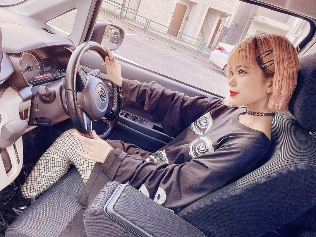 のインスタグラム：「少し前に運転免許を取得しまして﻿ やっと初のドライヴに繰り出しました🚗﻿ ﻿ ﻿ 絶対に免許取らないと思ってたから﻿ 自分が一番びっくりしてる。。。﻿ 気合で1ヶ月で取ったよ。﻿ ﻿ ﻿ 免許証の写真は﻿ カラコンNGだったから盛れなかった﻿」