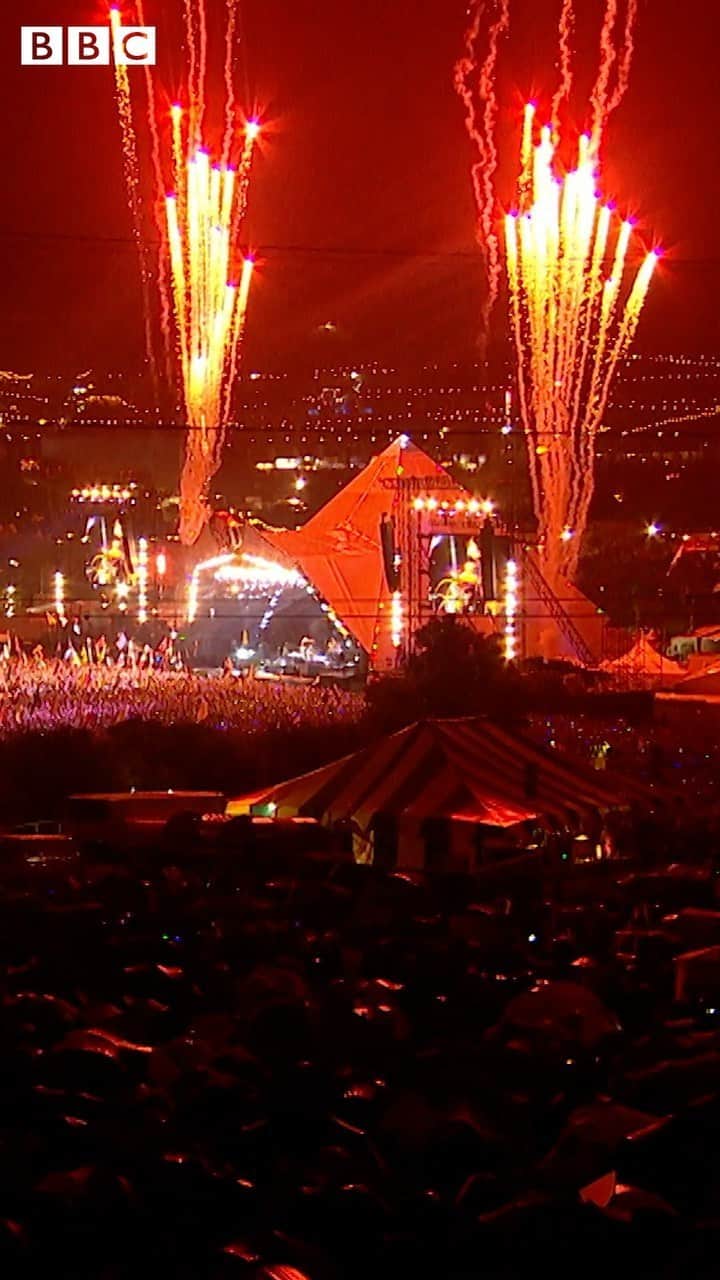 Coldplayのインスタグラム：「On what would've been @glastofest's 50th anniversary weekend, the BBC is broadcasting sets from across the Festival's rich history, including the band's 2016 headline set. #GlastoAtHome UK: Watch on BBC2 at 11.05pm, Saturday (then afterwards on iPlayer) Worldwide: Listen now on the BBC Sounds website」