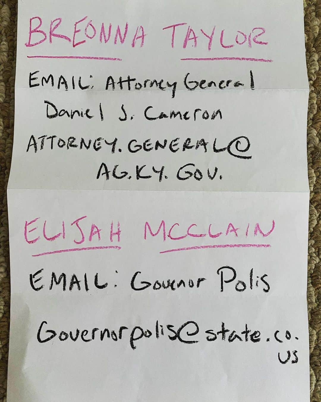 シーアさんのインスタグラム写真 - (シーアInstagram)「If you care about either of these people please DEMAND the police officers involved in their murders are arrested and charged.  #BreonnaTaylor #ElijahMcClain #blacklivesmatter✊🏽✊🏾✊🏿」6月26日 22時39分 - siamusic