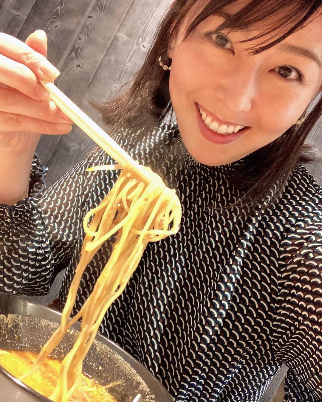 のインスタグラム：「テイクアウトもお取り寄せもいいけど、やっぱりお店でちゅるちゅるは最強🍜‬ ‪#ラーメン‬ #ラーメン好き　 #ramen #ramen_cp」