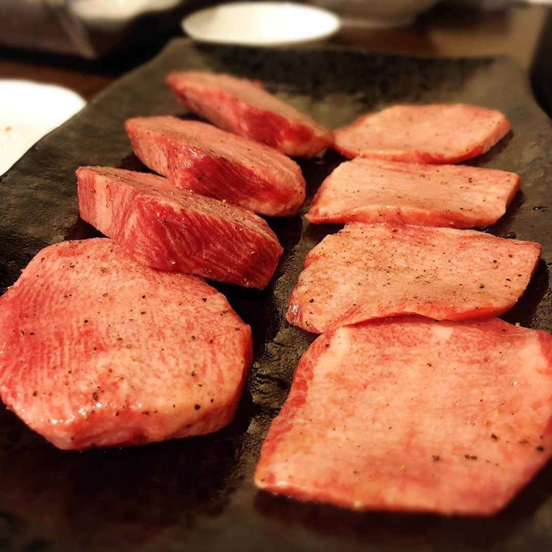 DJ TAROさんのインスタグラム写真 - (DJ TAROInstagram)「肉活も徐々に復活❗️ 久々の渋谷は新井屋 厚切りタンにカイノミもNICE赤身＋程よいサシ感。更にハツステーキにたっぷりブルゴーニュバターに昇天🤩シメは名物モンクスープに文句なし あ、みんな僕を見て笑ってたけど何でだろ🤣 #グルたろ #和牛 #焼肉 #焼肉ダフトパンク」6月26日 22時48分 - djtaro