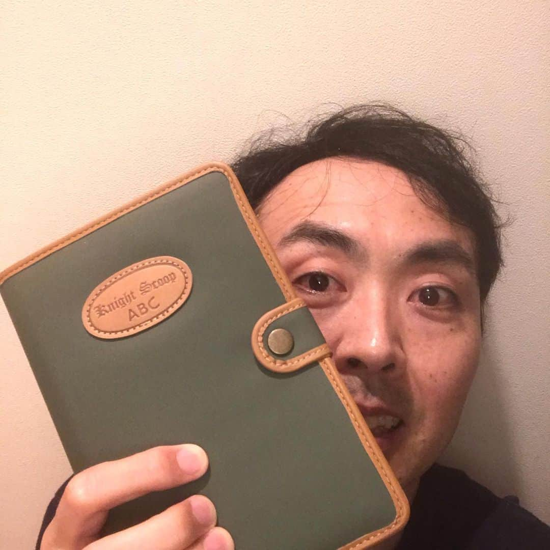 田中卓志さんのインスタグラム写真 - (田中卓志Instagram)「先日、探偵ナイトスクープにて僕の依頼が紹介されて、お礼に名物の探偵手帳貰いました。中身が意外と凝っててびっくり！  #アンガールズ #アンガールズ田中 #探偵ナイトスクープ #探偵手帳  #探偵手帳いただきました」6月26日 23時25分 - ungirls_tanaka