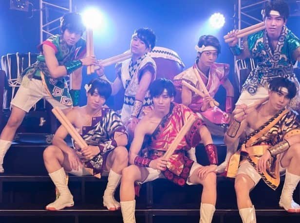 祭nine.のインスタグラム：「ﾋﾄｺﾏ。 . 明日は「OPENREC」にて 無観客ライブを行わせていただきます! . 久しぶりに全員揃ってのライブなのでめちゃくちゃ楽しみです☺️💓 リハから楽しみで募ってます^ ^ . . そして7人での最後のライブになります 絶対に絶対に観に来て欲しいです 一緒に最高の時間を過ごしましょう . #祭nine. #浦上拓也 #うらぽん #😈🧸 #7人でいっぱいライブしてきたな〜〜 #20171021中野サンプラザ #20171225ZeppNagoya #20180819赤坂BLITZ #20190501日本武道館 #20191127ZeppNagoya #他にも日本全国色んなところに行きました #あなたの場所にも必ず行きます #待っててね #💚🤍💜❤️💛💗💙 #🇯🇵🌸🏮🎇 #🦅」